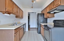 711 S River Road S, Des Plaines, IL 60016
