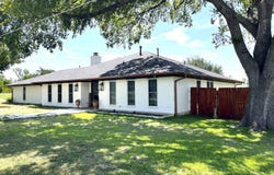 175 columbus, McDade, TX 78650