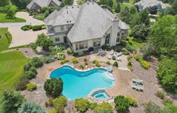 1012 N Bluespruce Cir, Hartland, WI 53029
