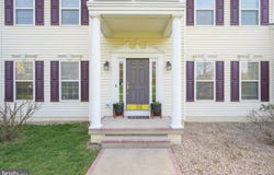 562 HOLDEN DRIVE, MARTINSBURG, WV 25403