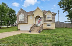 702 Copper Oaks Dr, Carl Junction, MO 64834