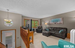 2401 W DALE Court, Bettendorf, IA 52722