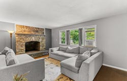 8 Homestead Rd, Middleboro, MA 02346
