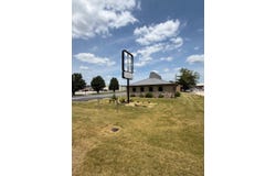 1714 W. Main St, Carmi, IL 62821