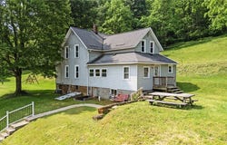 5552 Schilling Hill Road NW, New Philadelphia, OH 44663
