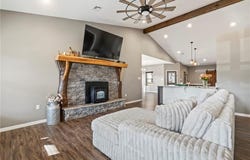 472899 640  RD, Watts, OK 74964