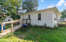 1255 Holy Cross Rd, Loretto, KY 40037