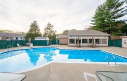 752 Quaker Lane, Warwick, RI 02818
