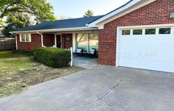 1205 N Chestnut Street, Stratford, TX 79084