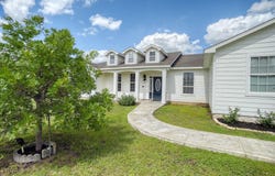 102 W Oak Loop, Cedar Creek, TX 78612