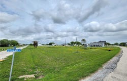 711 Bayview Drive, Palacios, TX 77465