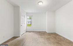 211 BROAD STREET, BEVERLY, NJ 08010