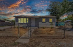 300-320 E Wilson Avenue, Earlimart, CA 93219