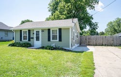 1421 N 4th Avenue E, Newton, IA 50208