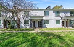 585 E PARKWAY, Memphis, TN 38104