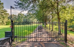 2121 Chapel Hill Road, Utica, MS 39175