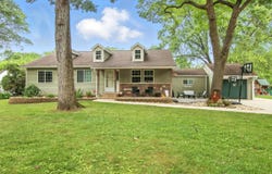 521 S 6th St, Silver Lake, WI 53170
