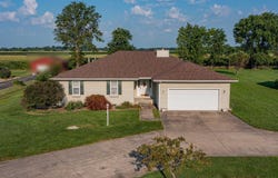 111 HAWTHORN Road, Salem, IL 62881