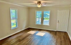 211 6th St, Carmi, IL 62821