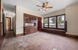 506 W 9th St, IA 52772