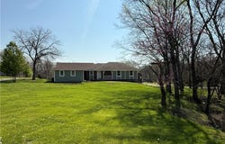 4248 Country Squire Road, Oak Grove, MO 64075