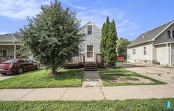 1704 10th St, Sioux Falls, SD 57104
