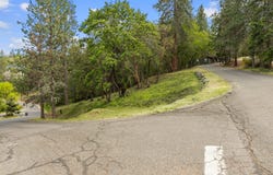 210 Surrey Drive, Jacksonville, OR 97530