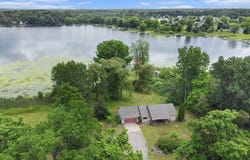 8445 N Meridian Road, Pleasant Lake, MI 49272