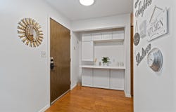 6100 W Stonehedge Dr, Greenfield, WI 53220