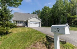 39 Maple Leaf Lane, Hermon, ME 04401