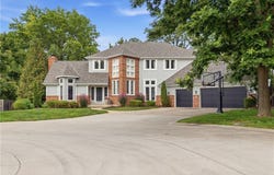 7505 El Monte Circle, Prairie Village, KS 66208