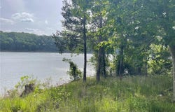28190 Willow  LN, Eagle Rock, MO 65641