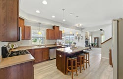 4712 W Woodward Dr, Franklin, WI 53132