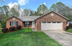 1353 33rd Avenue Drive NE, Hickory, NC 28601