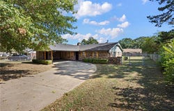 122 W Circle Drive, Clarksville, AR 72830