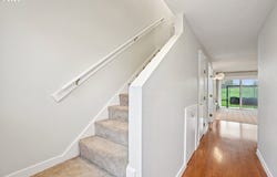 1302 NE HOGAN Dr, Gresham, OR 97030