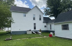 411 E Division Street, Orient, IA 50858