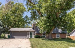 1118 S Grandview Avenue, Papillion, NE 68046