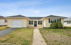 33 Harrington Drive S, Toms River, NJ 08757