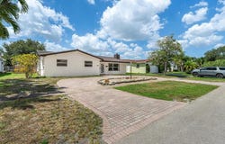 5300 Garfield St, Hollywood, FL 33021