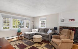 1 Adelaide Avenue, Bristol, RI 02809