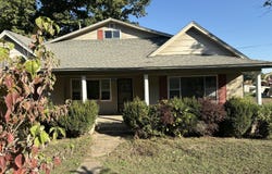 704 W McCord Street, Neosho, MO 64850