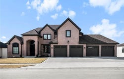 2171 NW Palisades Drive, Riverside, MO 64150