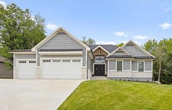 306 SW 17th Street, Oak Grove, MO 64075