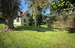 186 S Main St, Hillsville, VA 24343