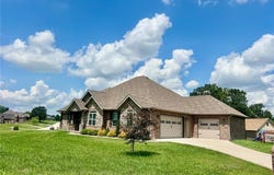 1095 CASTLE ROCK Avenue, Lebanon, MO 65536