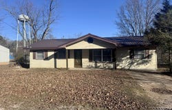 7358 West Street, Birch Tree, MO 65438
