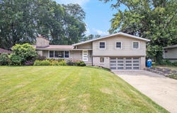 819 Thomas Street, Plainwell, MI 49080