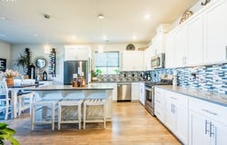 1053 S VINE ST, Canby, OR 97013