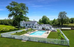 31 Lamberts Cove Road, Vineyard Haven, MA 02568